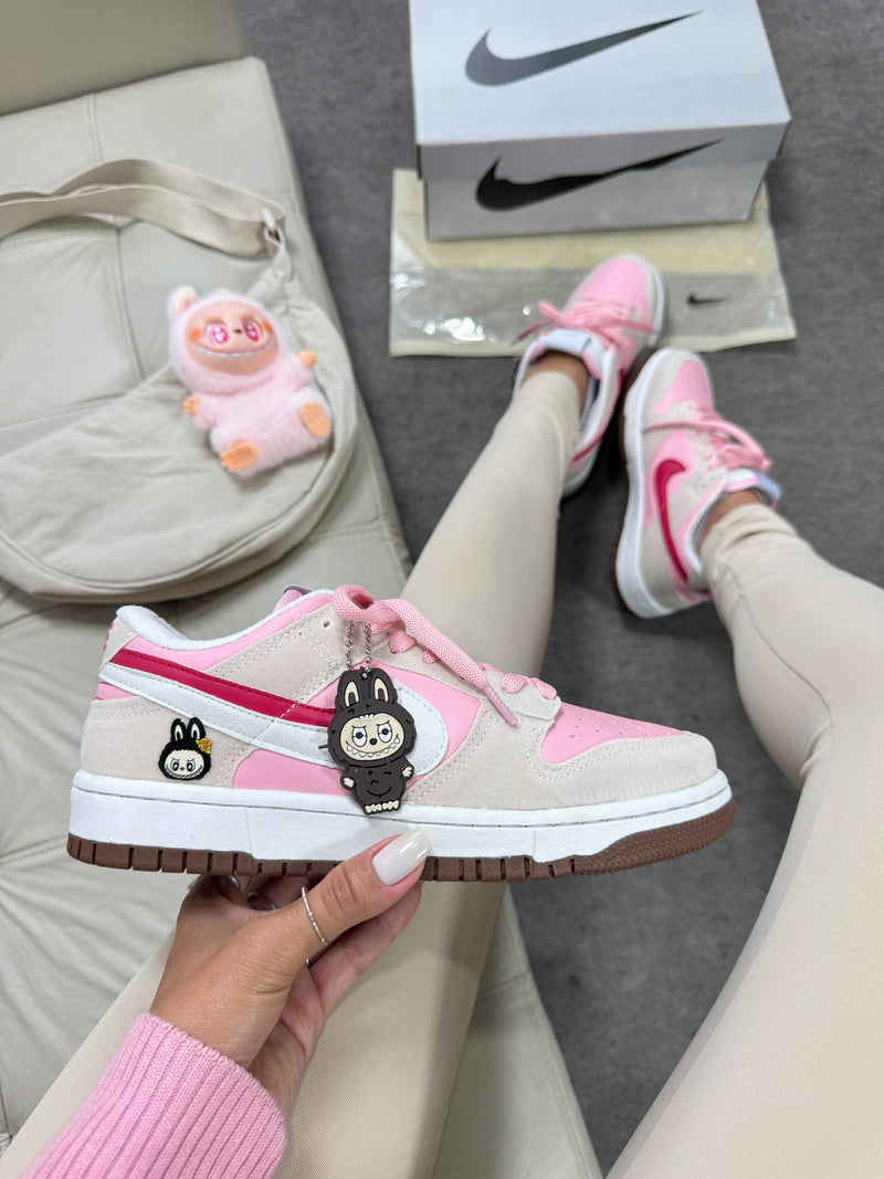TÊNIS DUNK LOW labubu