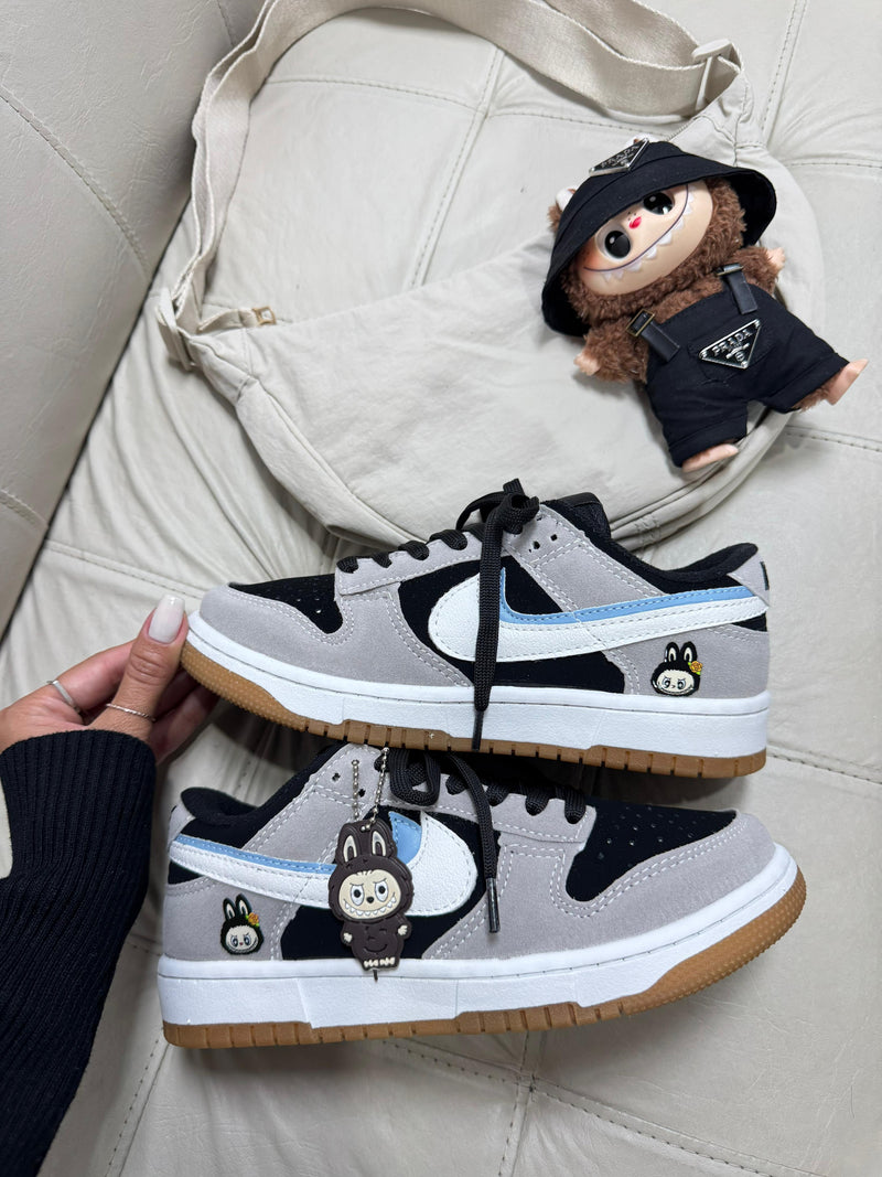 TÊNIS DUNK LOW labubu